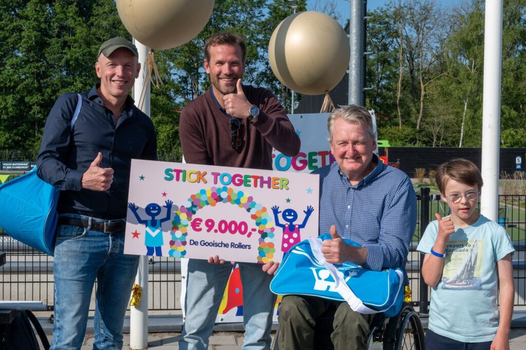 Stick Together zeer dankbaar voor gulle gift van Gooische Rollers.